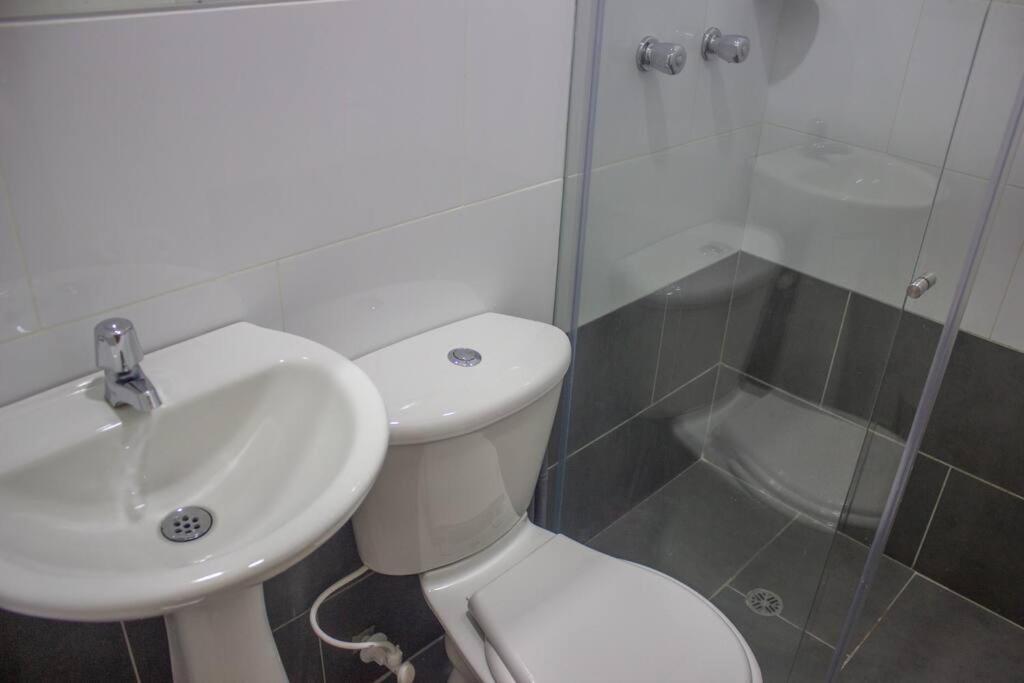Apartamento Sector Estadio Y Laureles Internet Fibra Optica